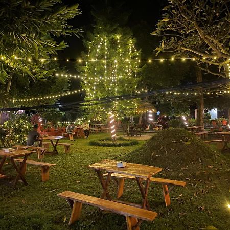 Hotel Tharu Garden And Beer Bar Chitwan Εξωτερικό φωτογραφία