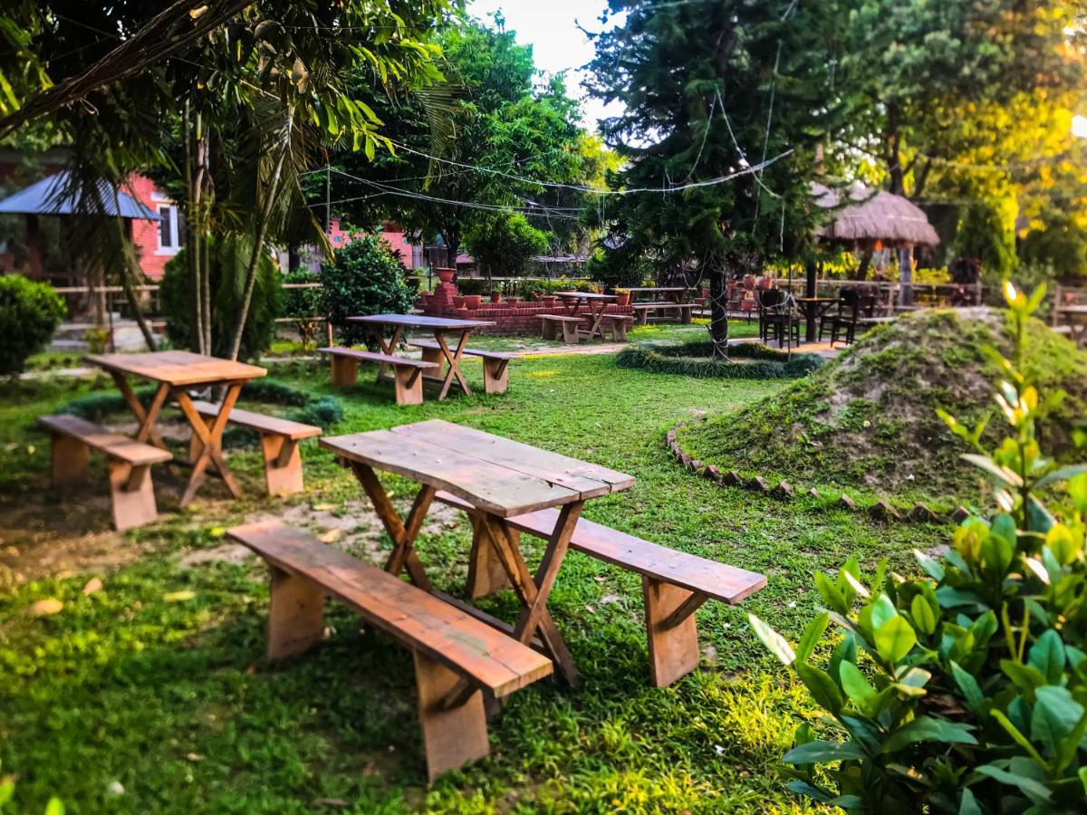 Hotel Tharu Garden And Beer Bar Chitwan Εξωτερικό φωτογραφία