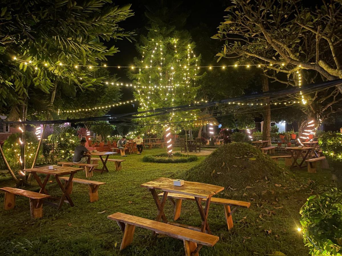 Hotel Tharu Garden And Beer Bar Chitwan Εξωτερικό φωτογραφία