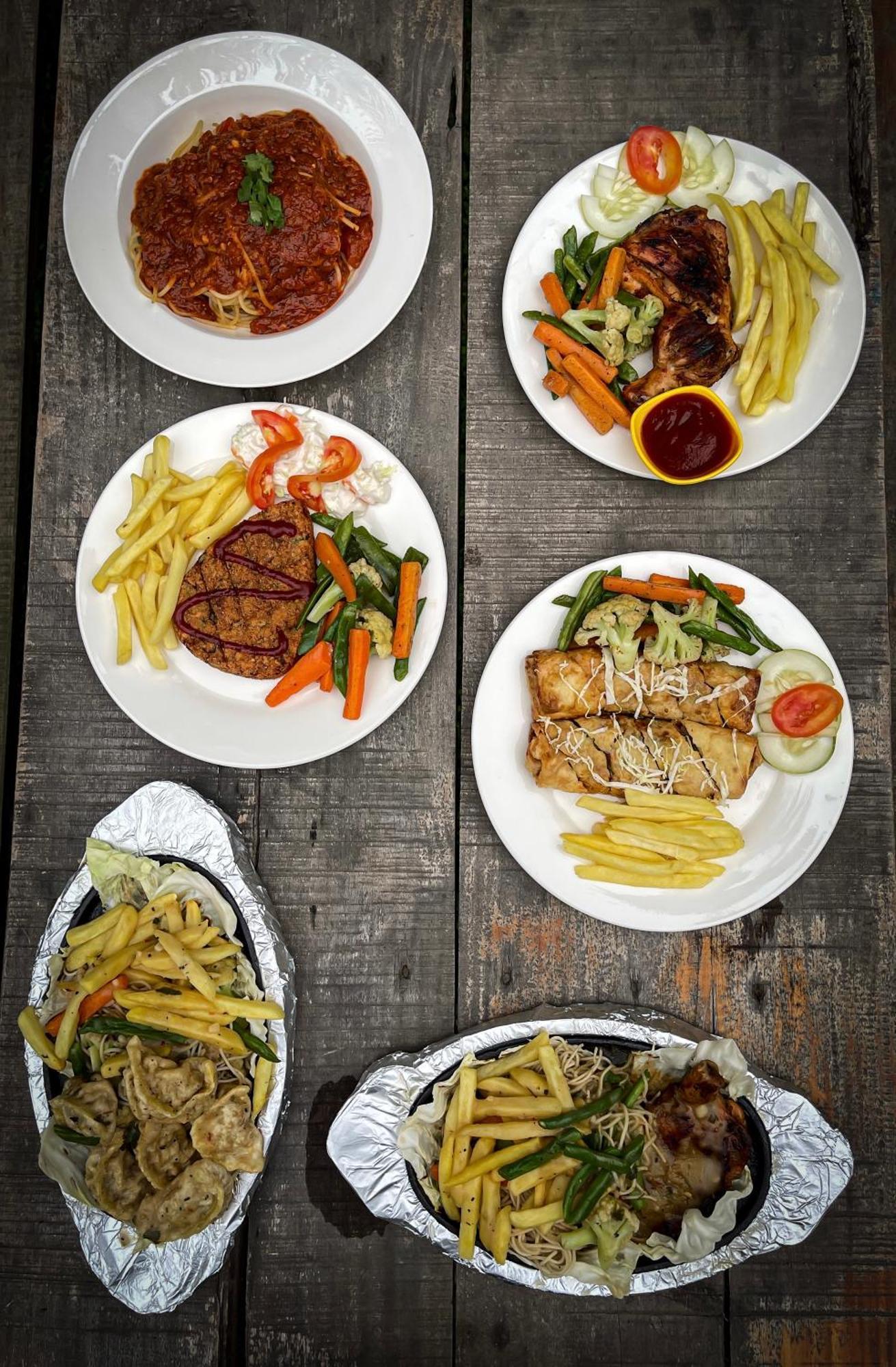 Hotel Tharu Garden And Beer Bar Chitwan Εξωτερικό φωτογραφία