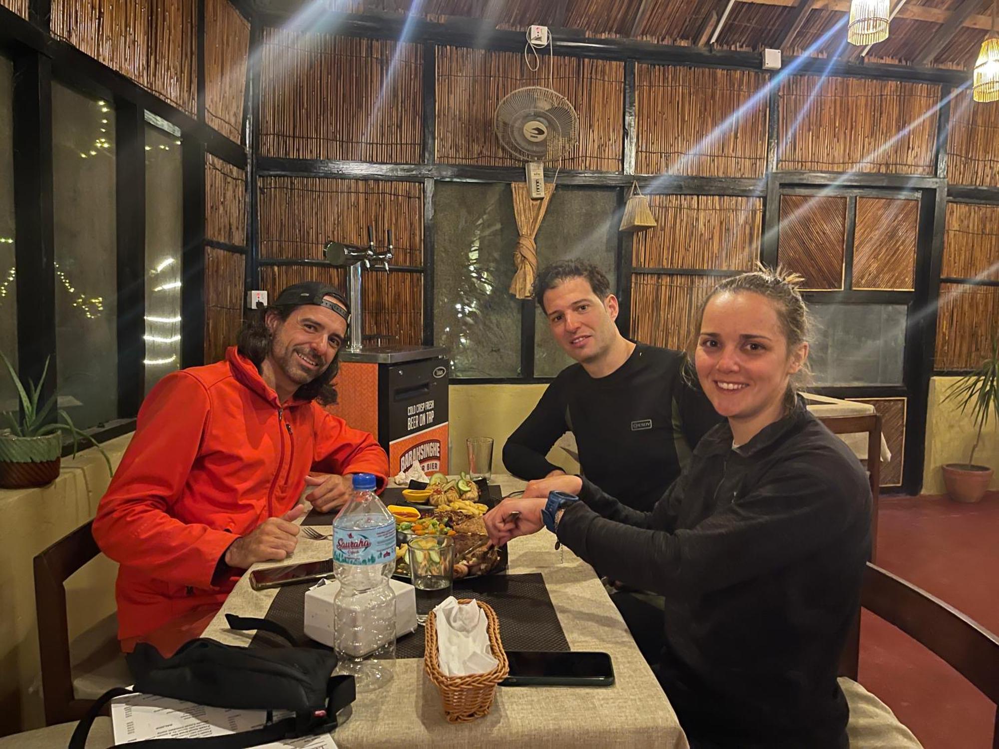 Hotel Tharu Garden And Beer Bar Chitwan Εξωτερικό φωτογραφία