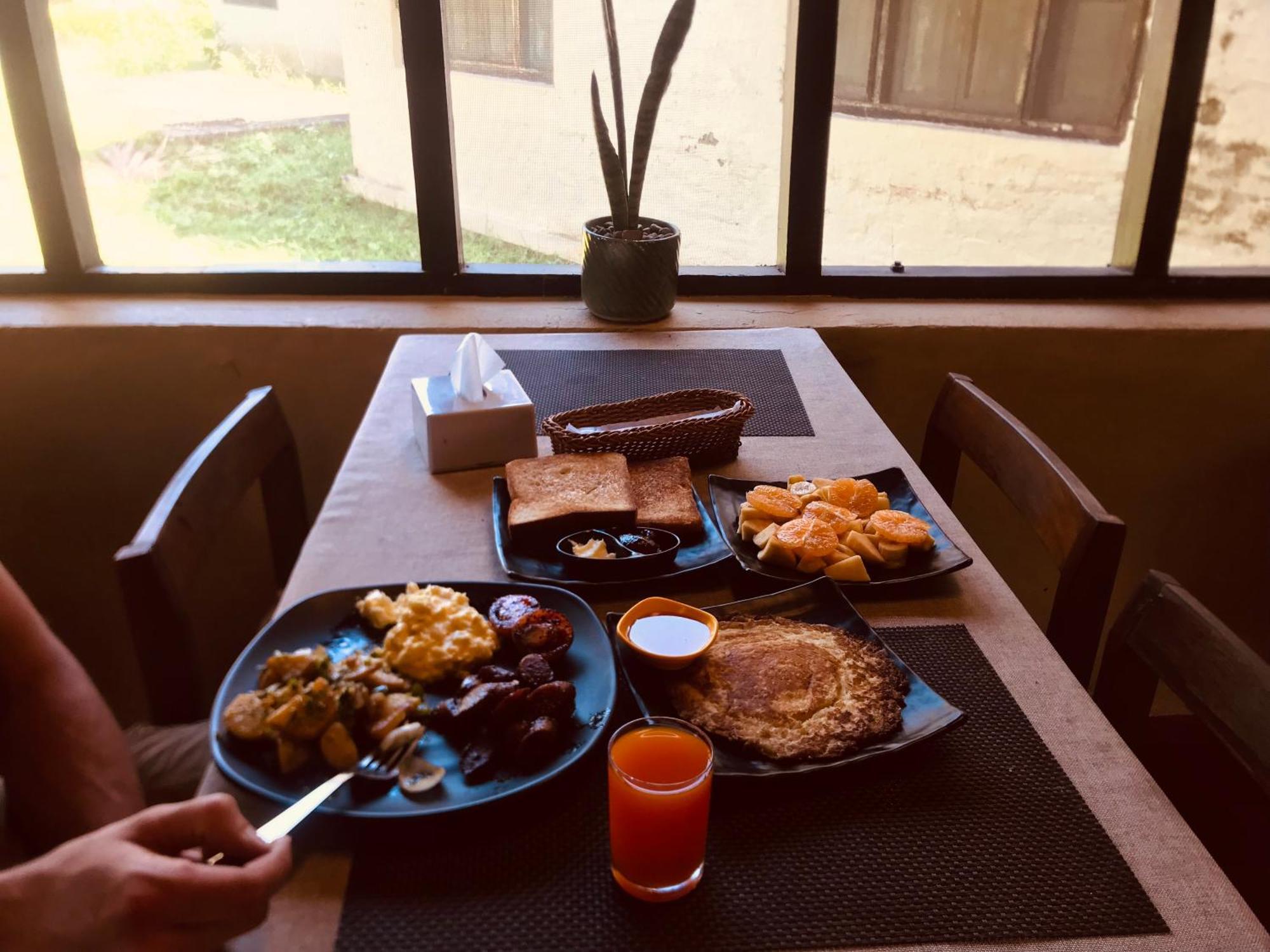 Hotel Tharu Garden And Beer Bar Chitwan Εξωτερικό φωτογραφία