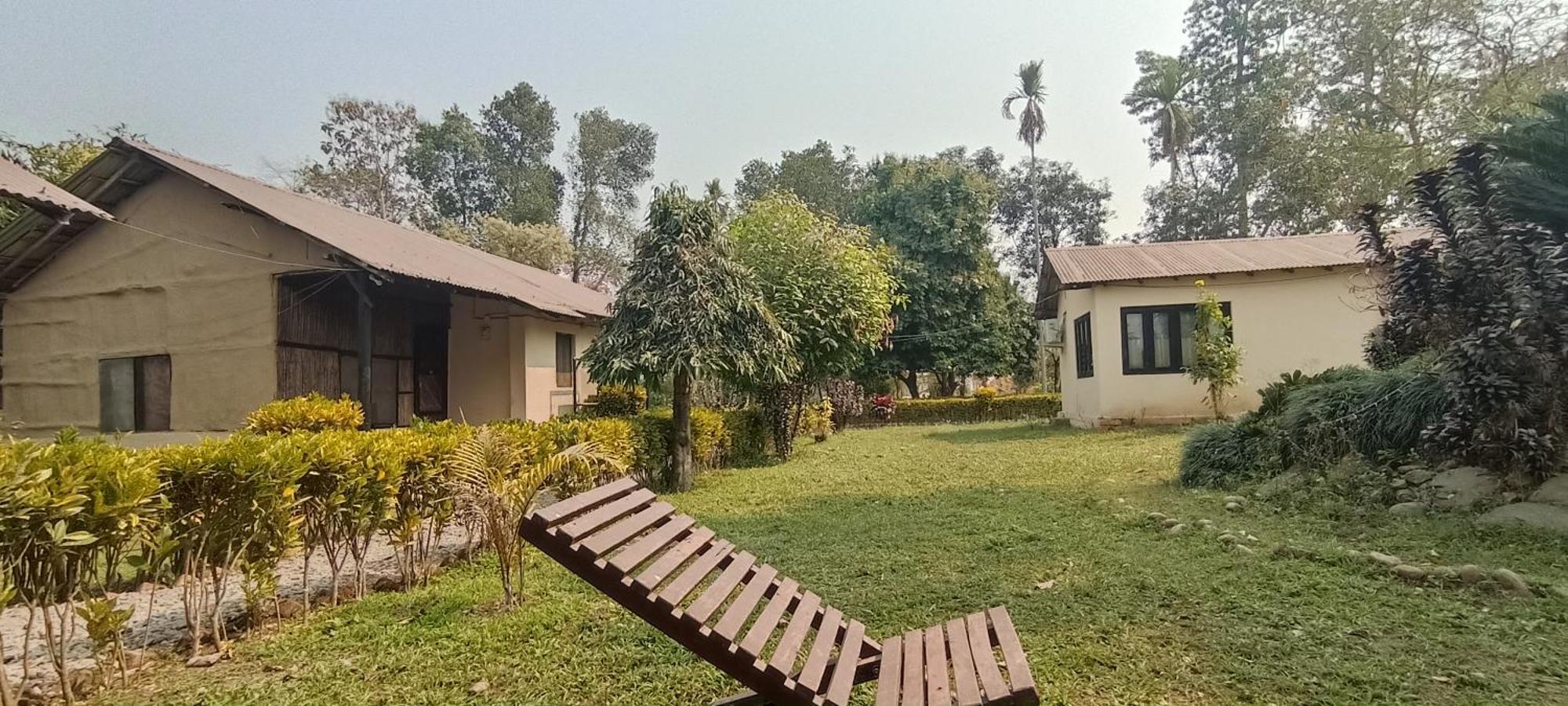 Hotel Tharu Garden And Beer Bar Chitwan Εξωτερικό φωτογραφία
