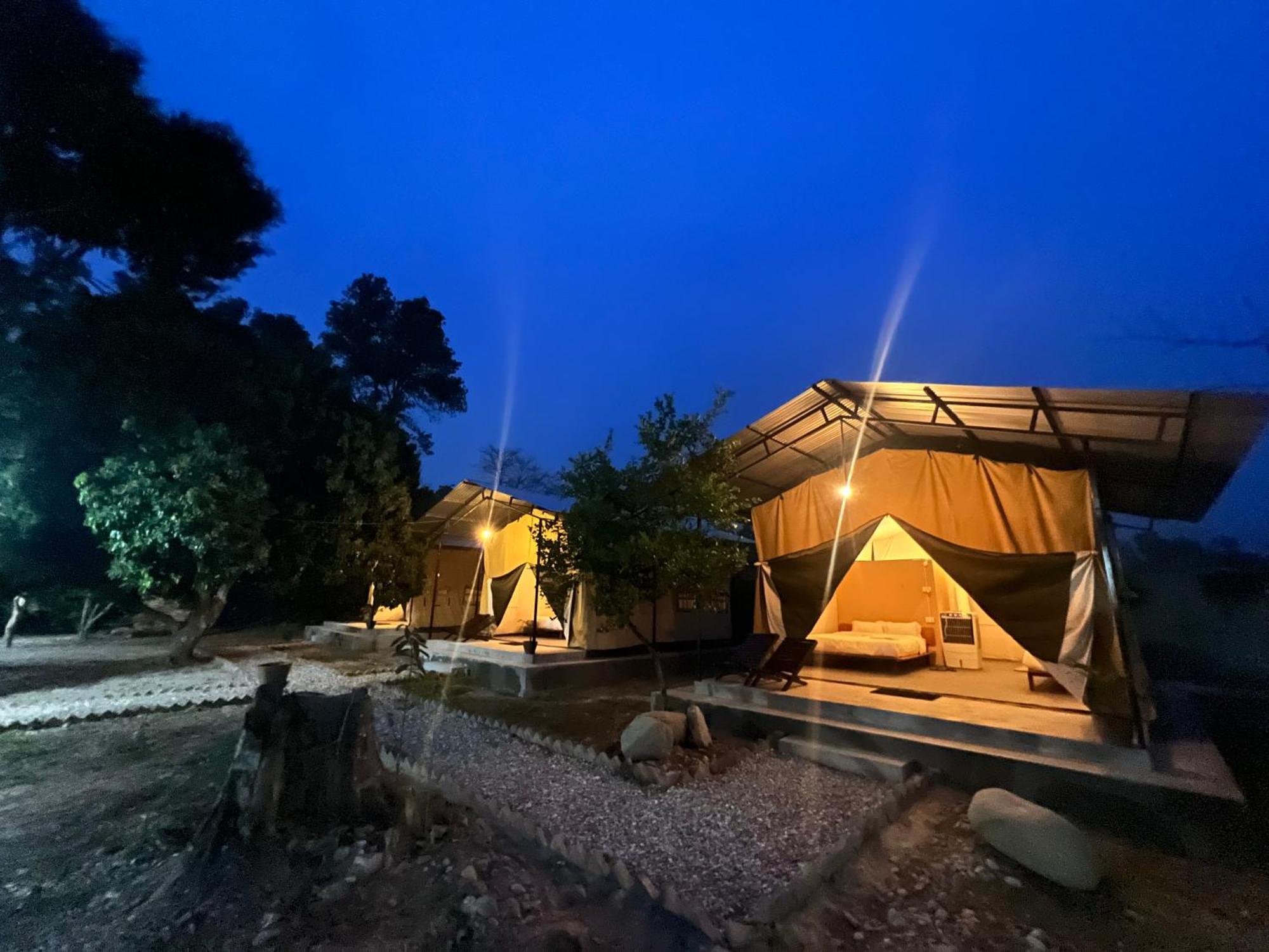 Hotel Tharu Garden And Beer Bar Chitwan Εξωτερικό φωτογραφία