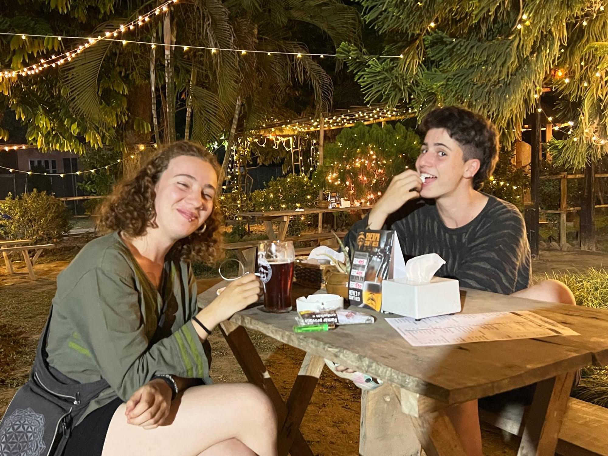 Hotel Tharu Garden And Beer Bar Chitwan Εξωτερικό φωτογραφία