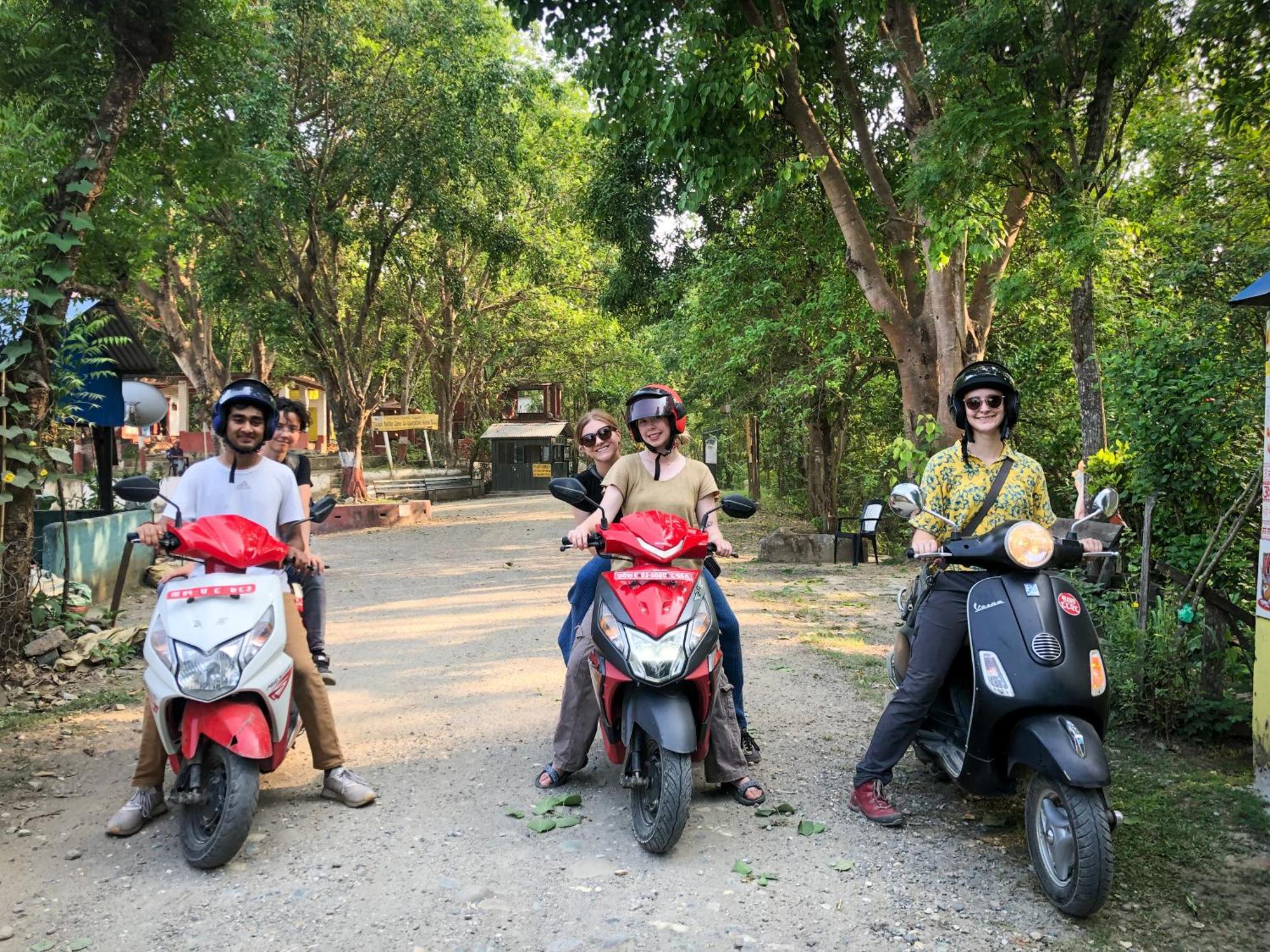 Hotel Tharu Garden And Beer Bar Chitwan Εξωτερικό φωτογραφία